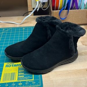 Skechers Women's On-The-go Joy Chukka Boot size 7.5 Black